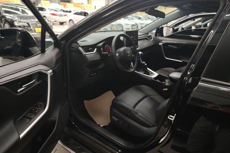 Used Toyota Wildlander 2022 2.0L CVT Two-Wheel Drive Luxury PLUS Edition Driver Seat