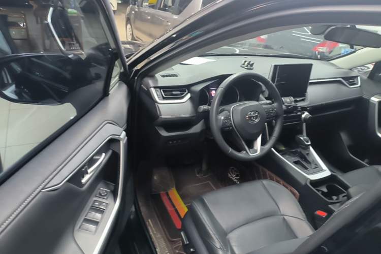 Used Toyota Wildlander 2022 2.0L CVT Two-Wheel Drive Luxury PLUS Edition Driver Seat