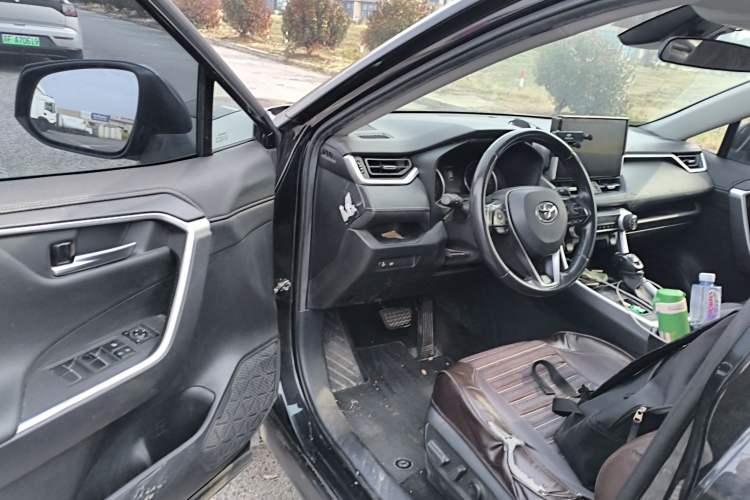 Used Toyota Wildlander 2022 2.0L CVT Two-Wheel Drive Luxury Edition Driver Seat