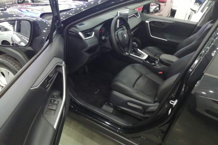 Used Toyota Wildlander 2022 Updated Version 2.0L CVT Two-Wheel Drive Leading Edition Driver Seat