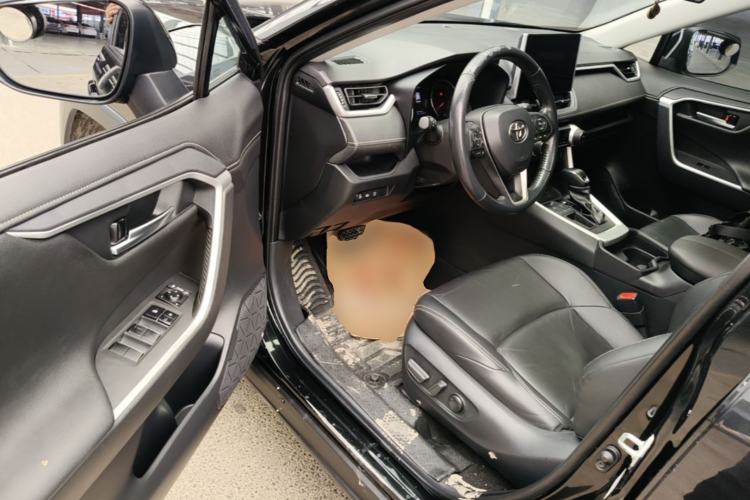 Used Toyota Wildlander 2022 2.0L CVT Two-Wheel Drive Luxury PLUS Edition Driver Seat