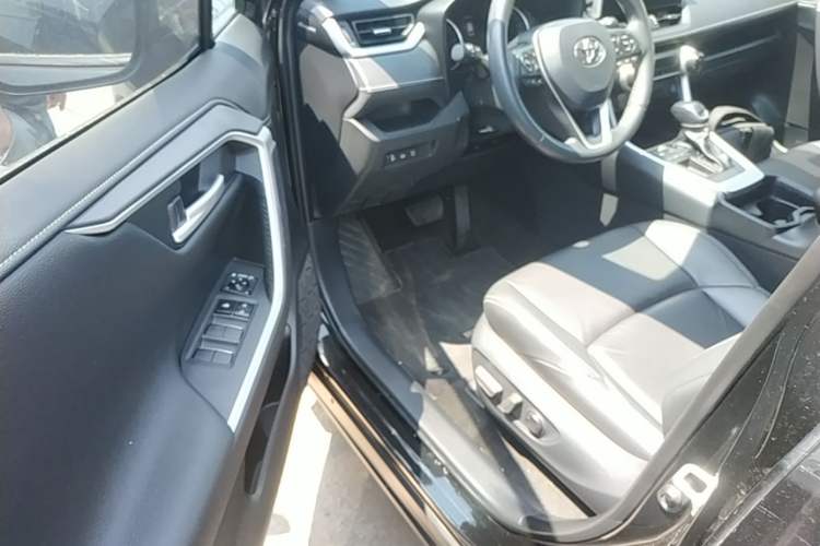 Used Toyota Wildlander 2022 2.0L CVT Two-Wheel Drive Luxury PLUS Edition Driver Seat