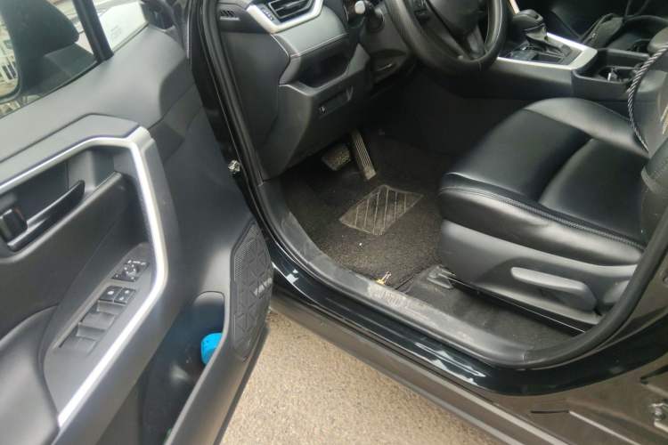 Used Toyota Wildlander 2022 2.0L CVT Two-Wheel Drive Leading Edition Driver Seat