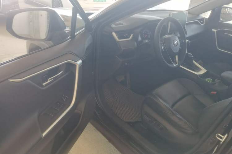 Used Toyota Wildlander 2022 2.0L CVT Two-Wheel Drive Luxury PLUS Edition Driver Seat