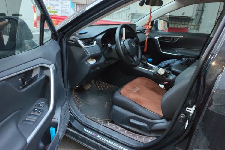 Used Toyota Wildlander 2022 Updated Version 2.0L CVT Two-Wheel Drive Leading Edition Driver Seat