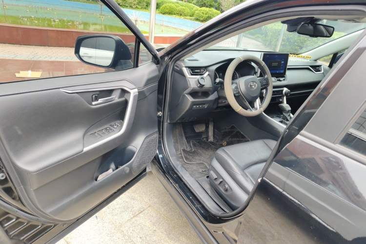 Used Toyota Wildlander 2022 2.0L CVT Two-Wheel Drive Prestige Edition Driver Seat