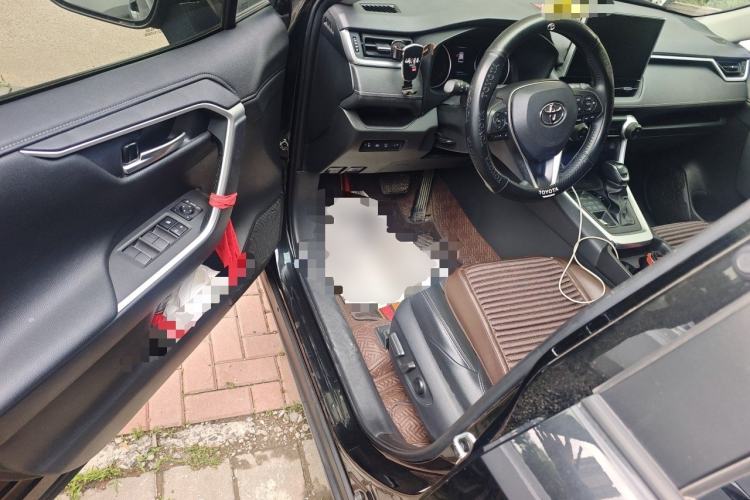 Used Toyota Wildlander 2022 2.0L CVT 4x4 Luxury PLUS Edition Driver Seat