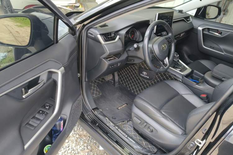 Used Toyota Wildlander 2022 2.0L CVT Two-Wheel Drive Luxury Edition Driver Seat