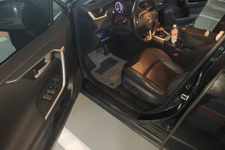 Used Toyota Wildlander 2022 Dual-Engine 2.5L E-CVT Two-Wheel Drive Prestige Edition Driver Seat