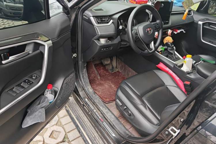 Used Toyota Wildlander 2022 Dual-Engine 2.5L E-CVT Two-Wheel Drive Luxury Edition Driver Seat