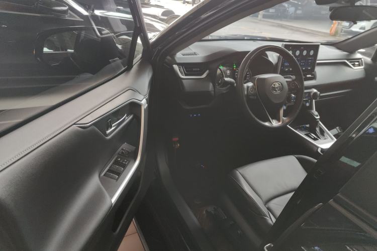 Used Toyota Wildlander 2022 2.0L CVT Two-Wheel Drive Luxury PLUS Edition Driver Seat