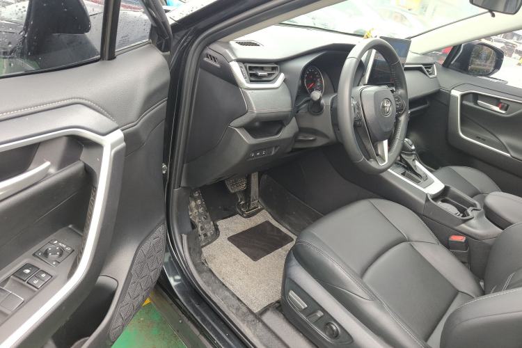 Used Toyota Wildlander 2022 2.0L CVT Two-Wheel Drive Luxury PLUS Edition Driver Seat