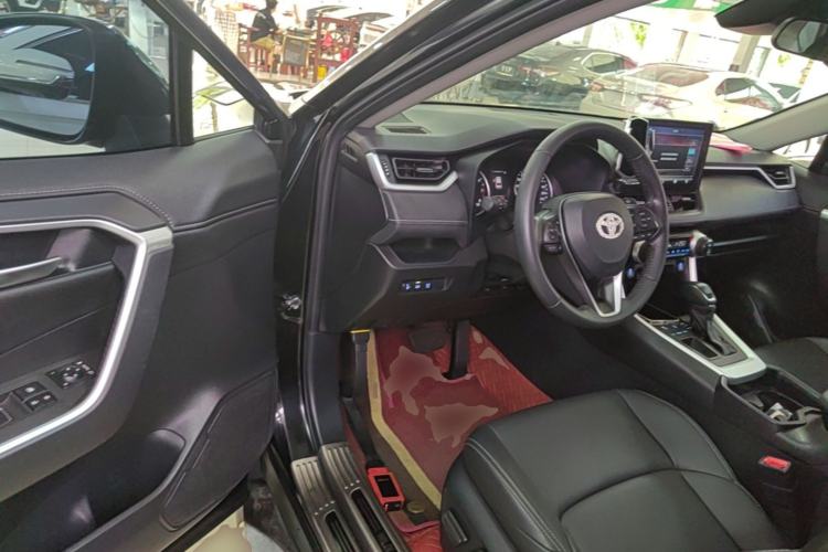 Used Toyota Wildlander 2022 2.0L CVT Two-Wheel Drive Luxury PLUS Edition Driver Seat
