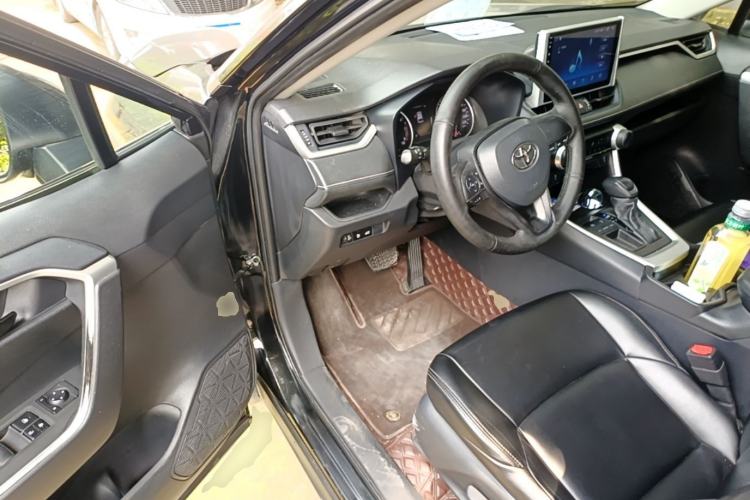 Used Toyota Wildlander 2022 2.0L CVT Two-Wheel Drive Leading Edition Driver Seat