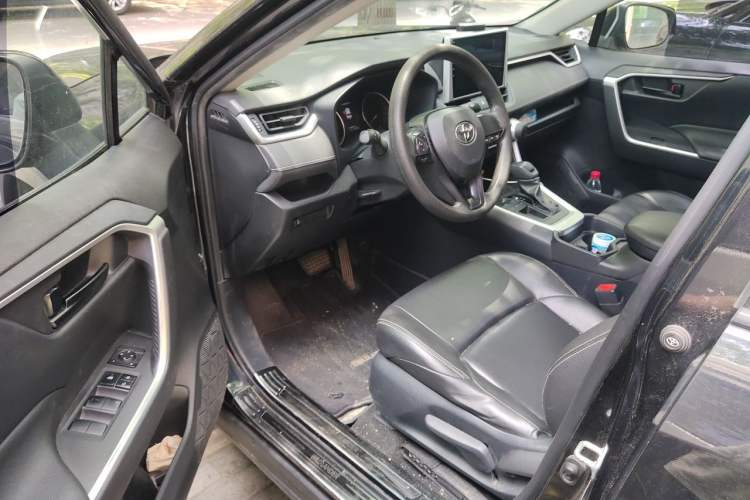 Used Toyota Wildlander 2022 2.0L CVT Two-Wheel Drive Leading Edition Driver Seat