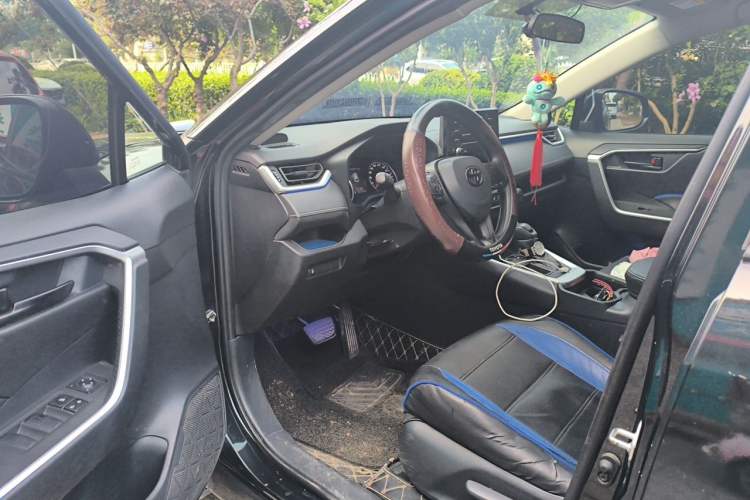 Used Toyota Wildlander 2022 2.0L CVT Two-Wheel Drive Leading Edition Driver Seat