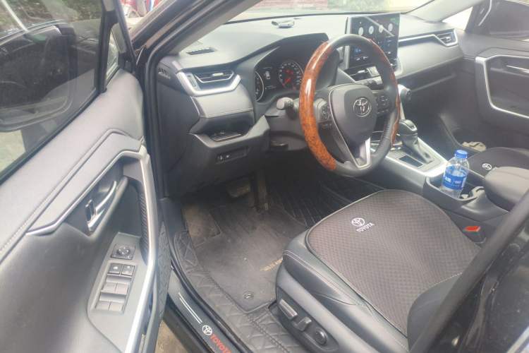 Used Toyota Wildlander 2022 2.0L CVT Two-Wheel Drive Luxury Edition Driver Seat
