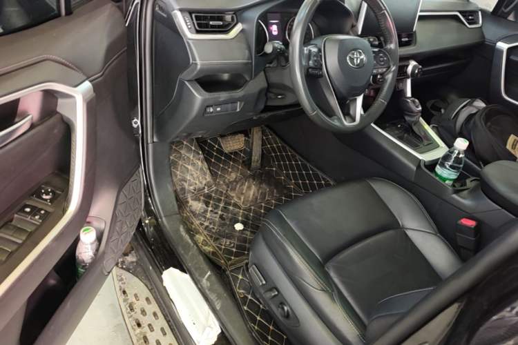 Used Toyota Wildlander 2022 2.0L CVT Two-Wheel Drive Luxury Edition Driver Seat