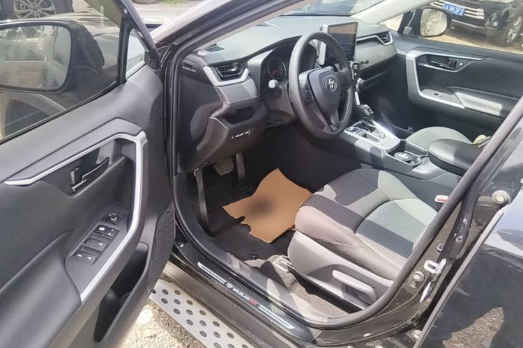 Used Toyota Wildlander 2022 2.0L CVT Two-Wheel Drive Leading Edition Driver Seat