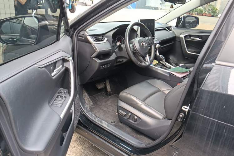 Used Toyota Wildlander 2022 2.0L CVT Two-Wheel Drive Luxury PLUS Edition Driver Seat