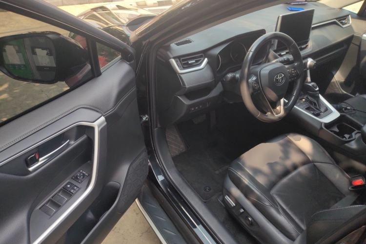 Used Toyota Wildlander 2022 2.0L CVT Two-Wheel Drive Luxury PLUS Edition Driver Seat