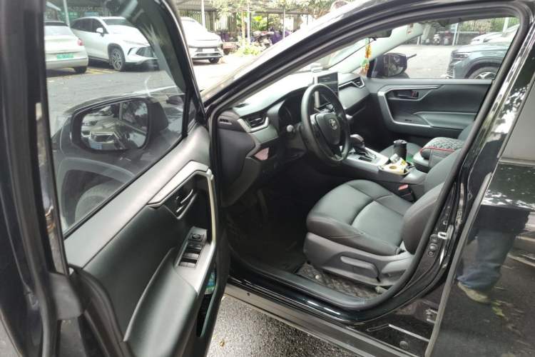 Used Toyota Wildlander 2022 Updated Version 2.0L CVT Two-Wheel Drive Leading Edition Driver Seat