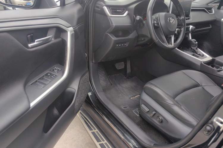 Used Toyota Wildlander 2022 2.0L CVT 4x4 Luxury PLUS Edition Driver Seat