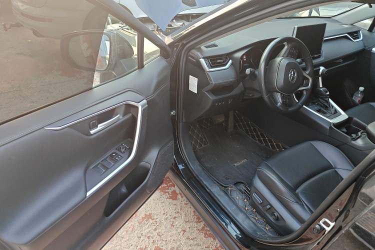 Used Toyota Wildlander 2022 Dual-Engine 2.5L E-CVT Two-Wheel Drive Luxury PLUS Edition Driver Seat
