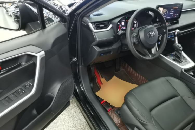 Used Toyota Wildlander 2022 Updated Version 2.0L CVT Two-Wheel Drive Leading Edition Driver Seat