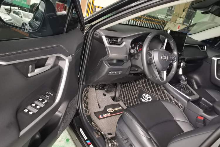 Used Toyota Wildlander 2022 2.0L CVT Two-Wheel Drive Luxury PLUS Edition Driver Seat