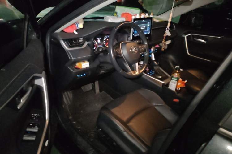 Used Toyota Wildlander 2022 2.0L CVT Two-Wheel Drive Luxury PLUS Edition Driver Seat