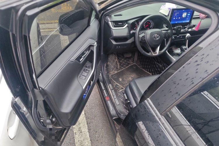 Used Toyota Wildlander 2022 2.0L CVT Two-Wheel Drive Luxury Edition Driver Seat