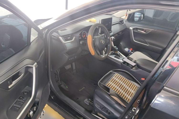 Used Toyota Wildlander 2022 2.0L CVT Two-Wheel Drive Luxury PLUS Edition Driver Seat