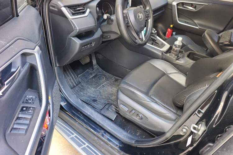 Used Toyota Wildlander 2022 2.0L CVT Two-Wheel Drive Luxury PLUS Edition Driver Seat