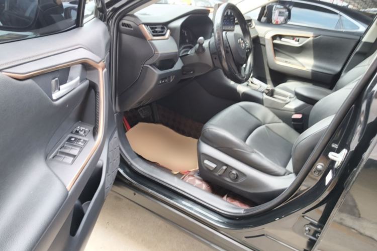 Used Toyota Wildlander 2022 2.0L CVT Two-Wheel Drive Knight Edition Driver Seat