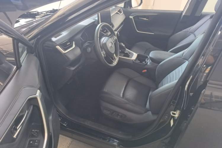 Used Toyota Wildlander 2022 2.0L CVT Two-Wheel Drive Luxury PLUS Edition Driver Seat