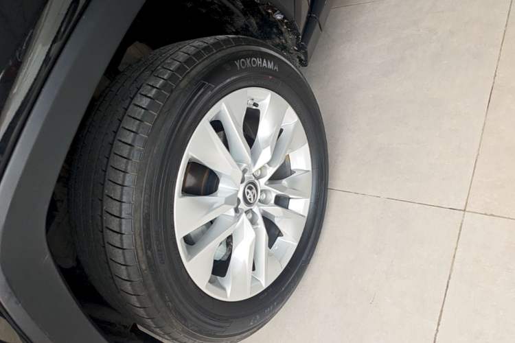 Used Toyota Wildlander 2022 Updated Version 2.0L CVT Two-Wheel Drive Leading Edition Exterior 4