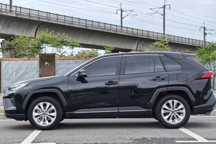 Used Toyota Wildlander 2022 Updated Version 2.0L CVT Two-Wheel Drive Leading Edition Exterior 5