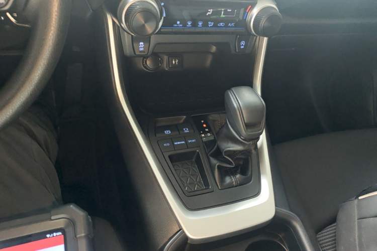 Used Toyota Wildlander 2022 Updated Version 2.0L CVT Two-Wheel Drive Leading Edition Gear Lever
