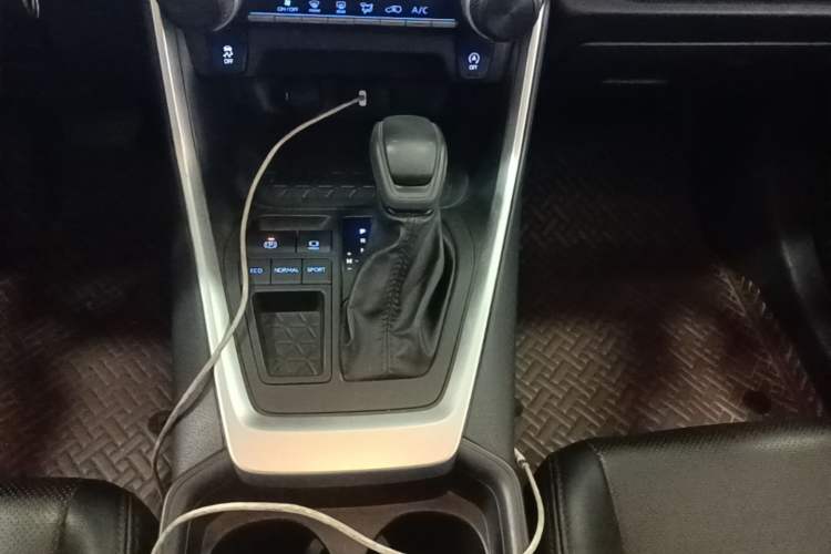 Used Toyota Wildlander 2022 Updated Version 2.0L CVT Two-Wheel Drive Leading Edition Gear Lever