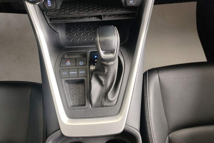 Used Toyota Wildlander 2022 2.0L CVT Two-Wheel Drive Luxury Edition Gear Lever