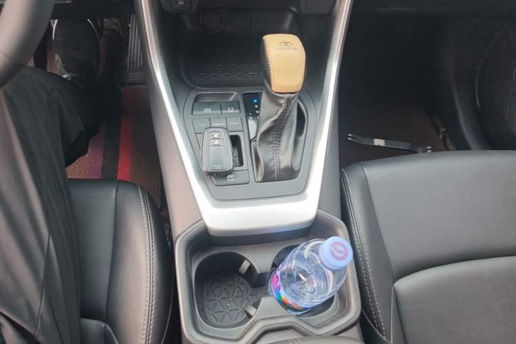 Used Toyota Wildlander 2022 Dual-Engine 2.5L E-CVT Two-Wheel Drive Urban Edition Gear Lever