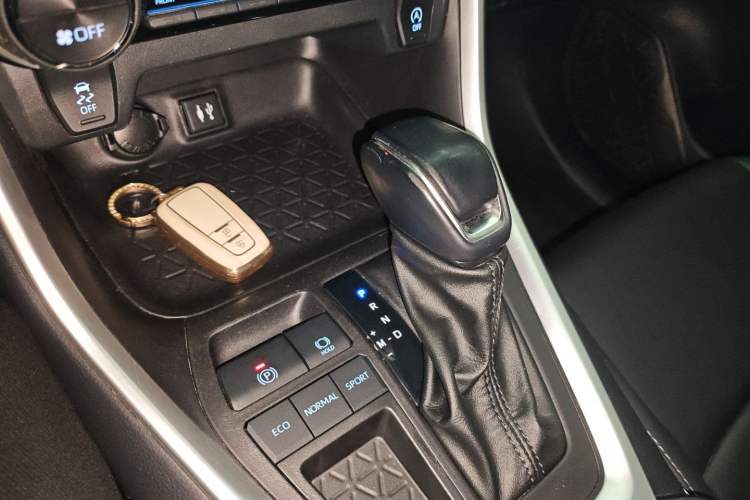 Used Toyota Wildlander 2022 2.0L CVT Two-Wheel Drive Luxury PLUS Edition Gear Lever