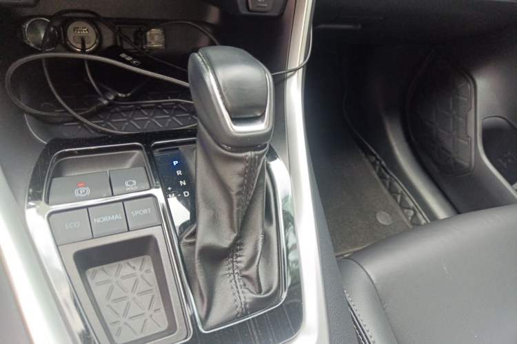 Used Toyota Wildlander 2022 2.0L CVT Two-Wheel Drive Luxury PLUS Edition Gear Lever