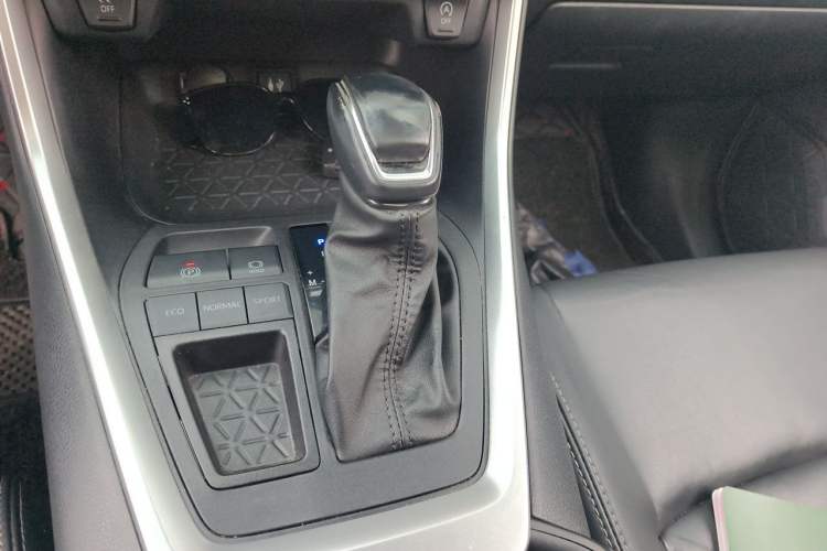 Used Toyota Wildlander 2022 2.0L CVT Two-Wheel Drive Luxury PLUS Edition Gear Lever