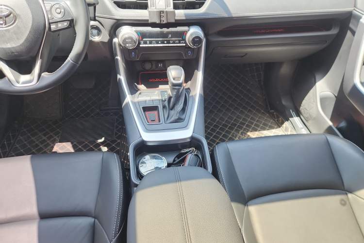 Used Toyota Wildlander 2022 2.0L CVT Two-Wheel Drive Luxury PLUS Edition Gear Lever