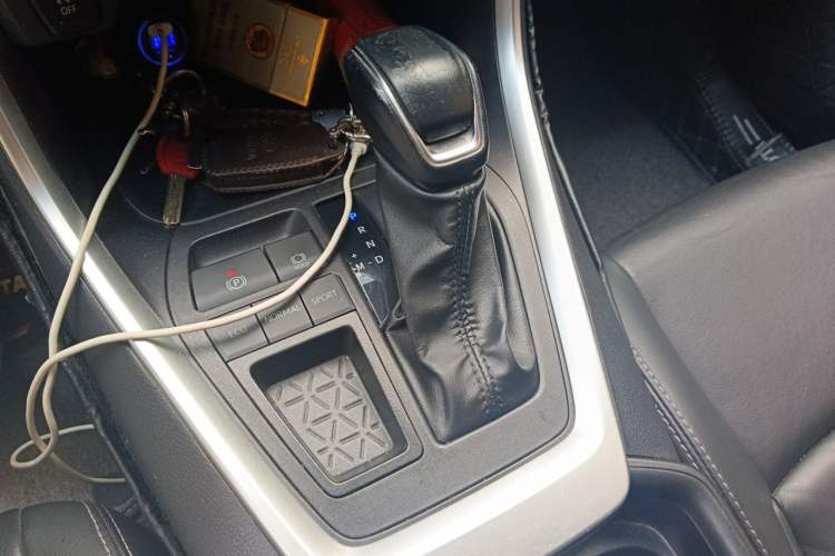 Used Toyota Wildlander 2022 2.0L CVT Two-Wheel Drive Luxury PLUS Edition Gear Lever