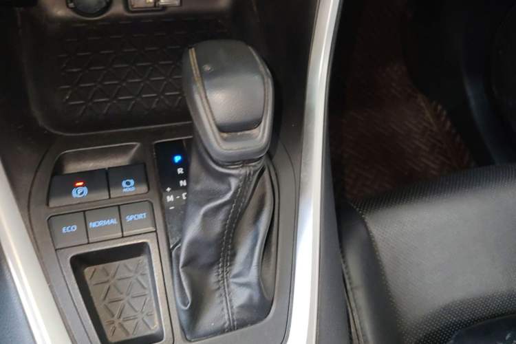 Used Toyota Wildlander 2022 Updated Version 2.0L CVT Two-Wheel Drive Leading Edition Gear Lever
