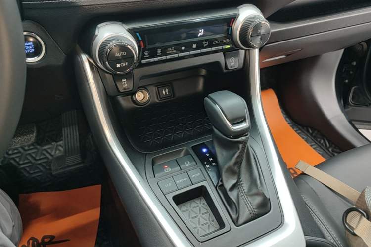 Used Toyota Wildlander 2022 2.0L CVT Two-Wheel Drive Luxury Edition Gear Lever