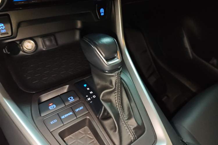 Used Toyota Wildlander 2022 2.0L CVT Two-Wheel Drive Urban Edition Gear Lever